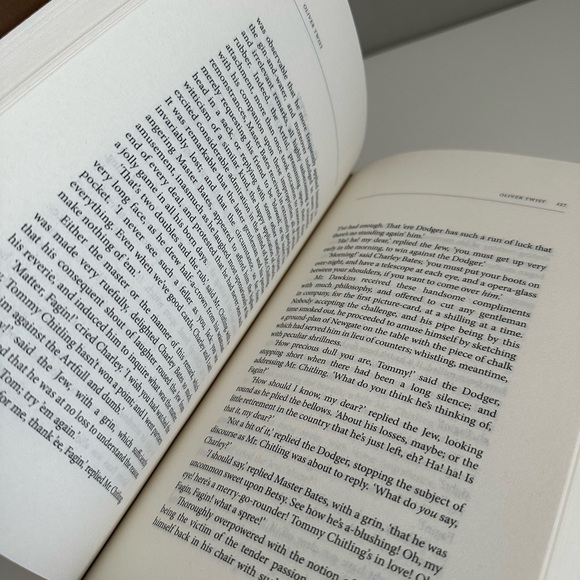 Oliver Twist Charles Dickens Book - Picture 5 of 5